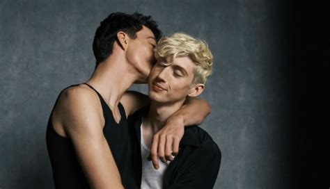 troye sivan pareja